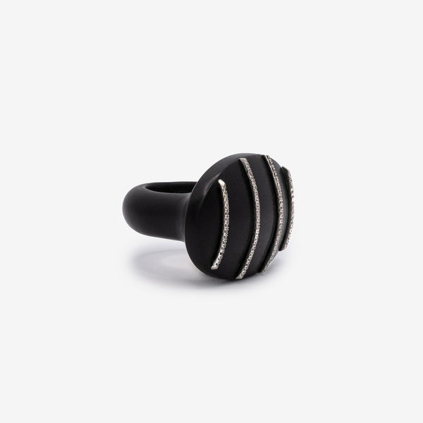Anello con strisce di diamanti