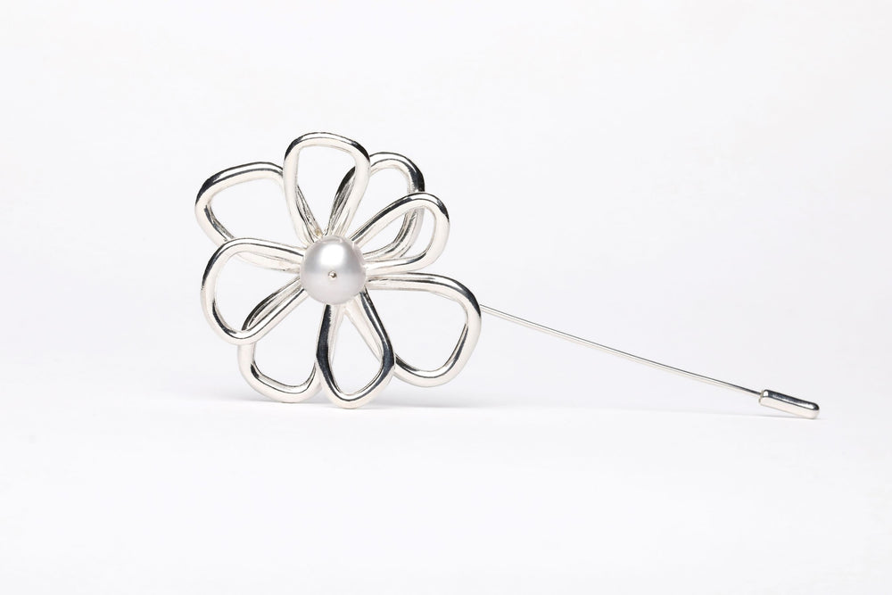 Bloomy Flower Lapel pin