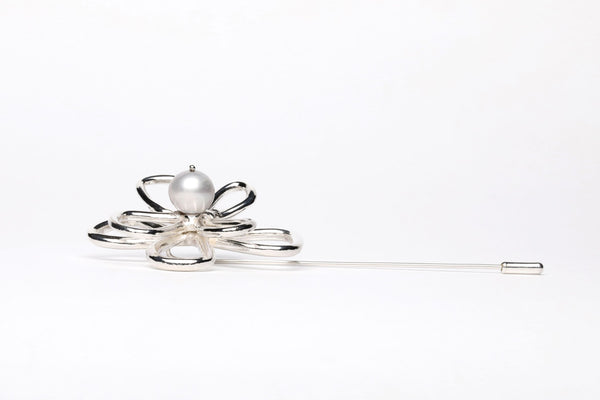 Bloomy Flower Lapel pin