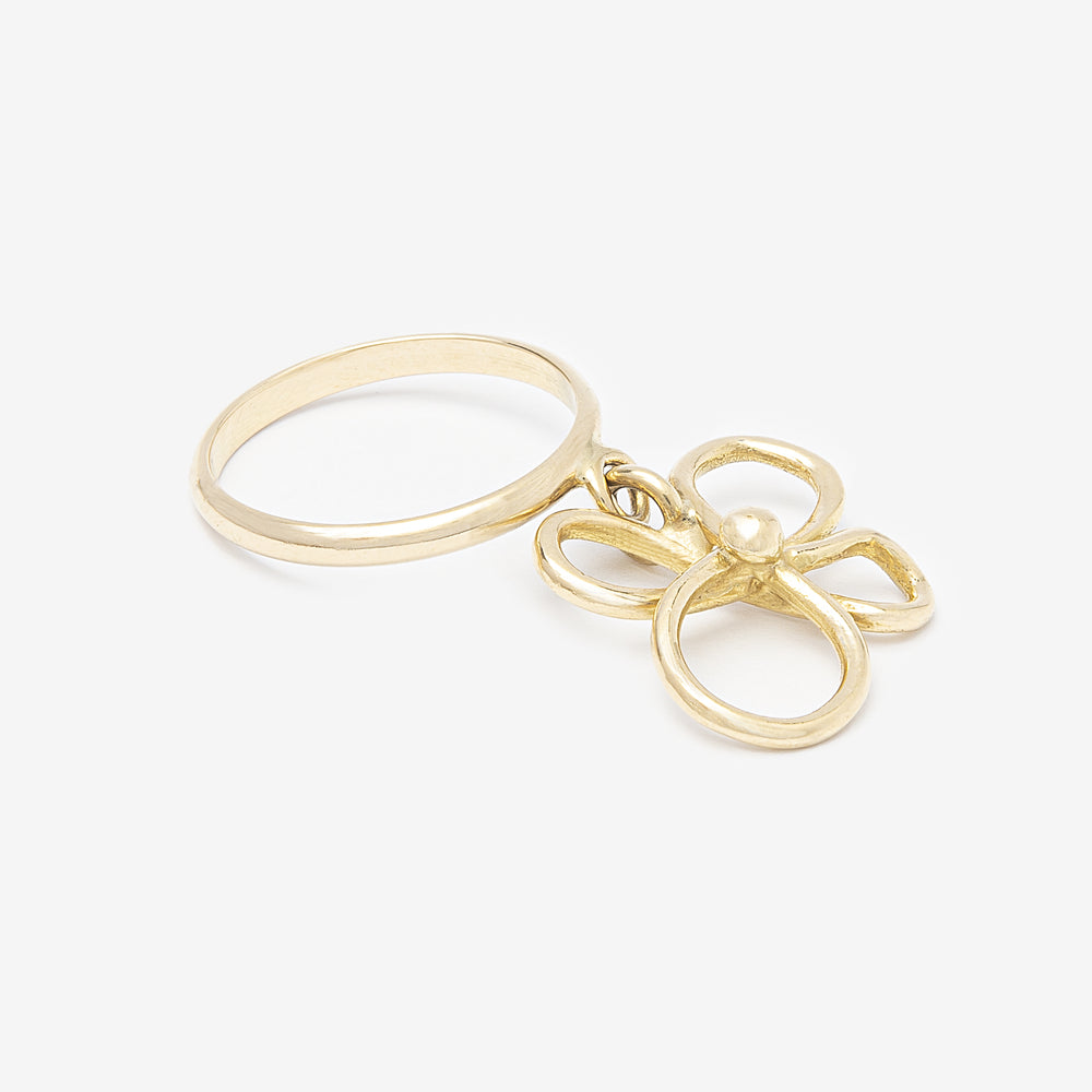 Anello con ciondolo a forma di fiore 